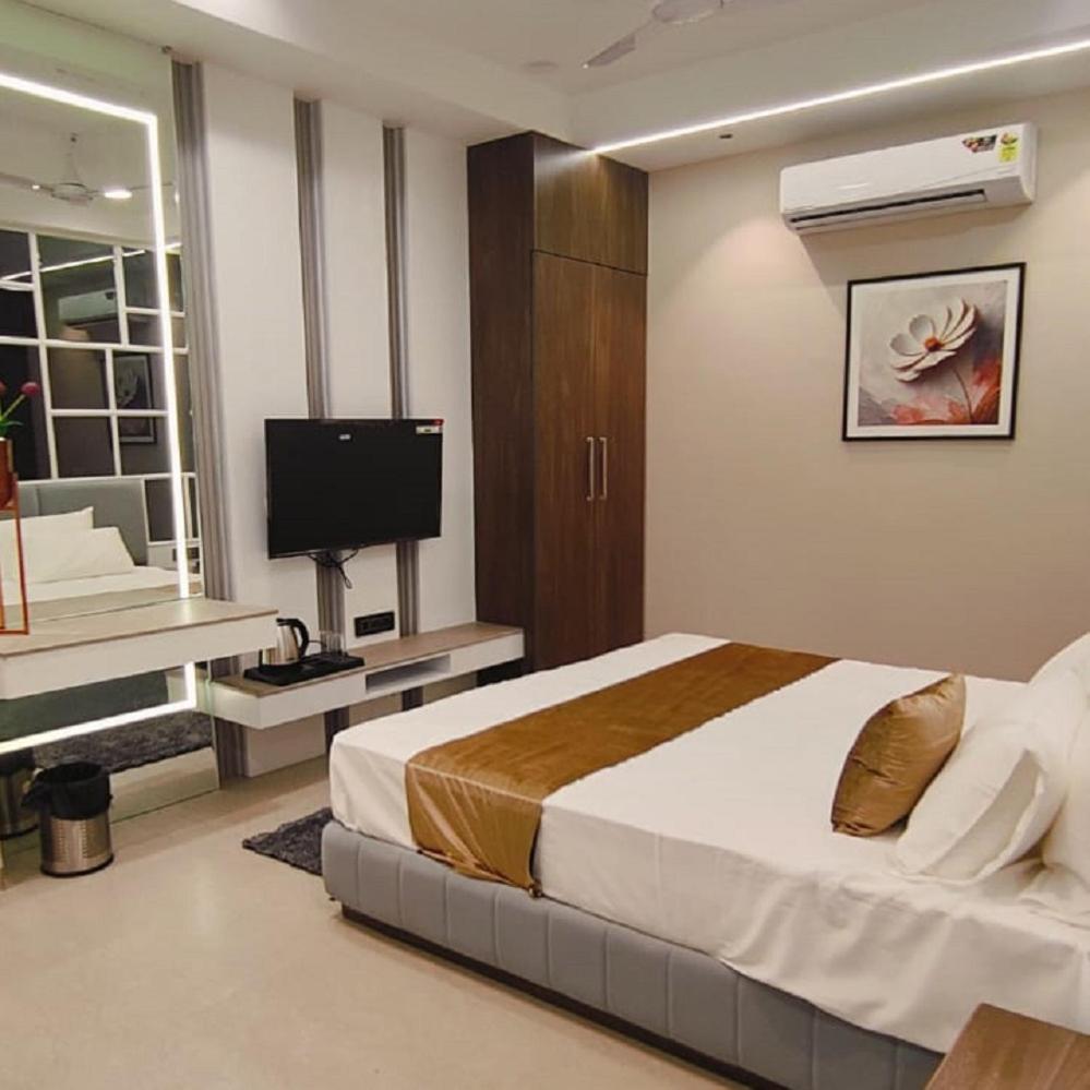 The Meera Hotel Ujjain Esterno foto