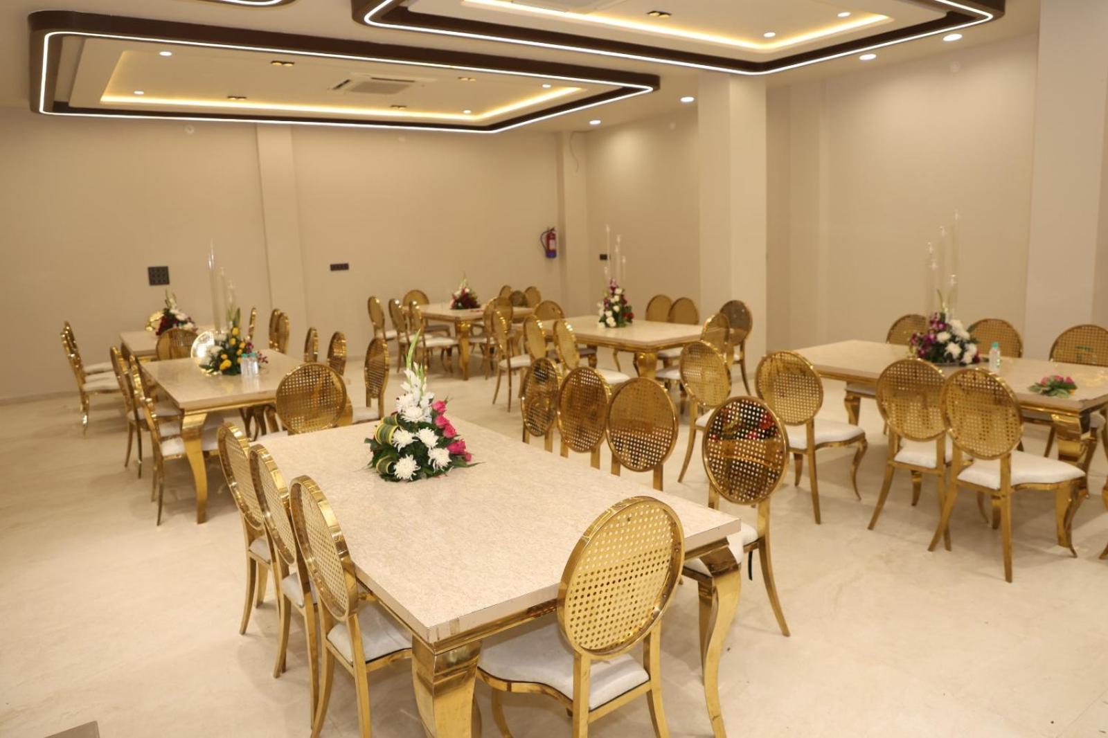 The Meera Hotel Ujjain Esterno foto