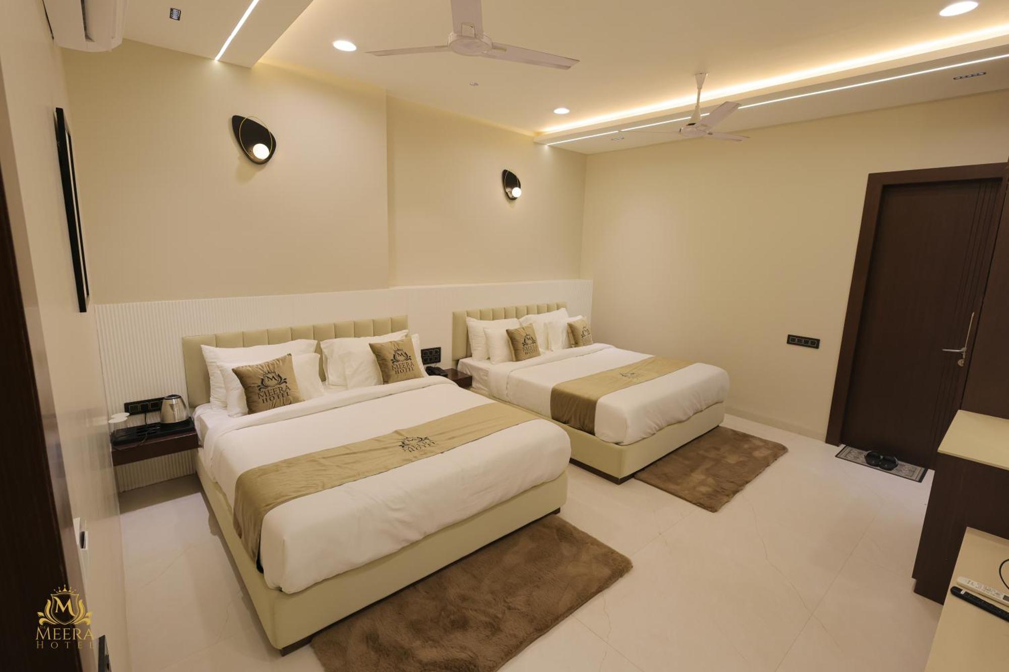 The Meera Hotel Ujjain Esterno foto