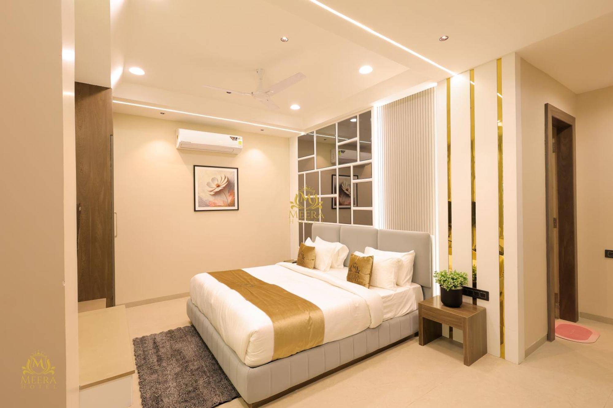 The Meera Hotel Ujjain Esterno foto
