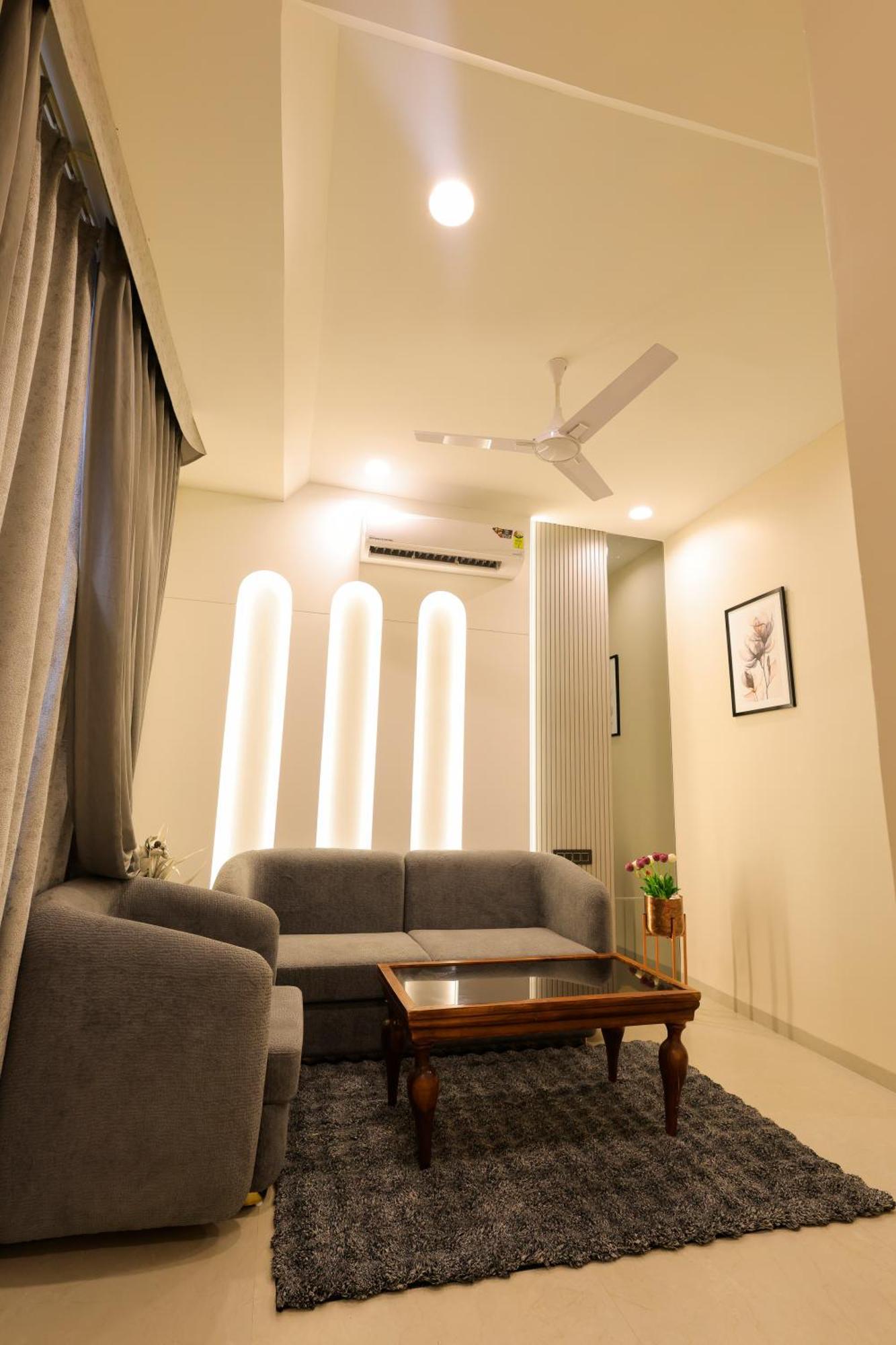 The Meera Hotel Ujjain Esterno foto