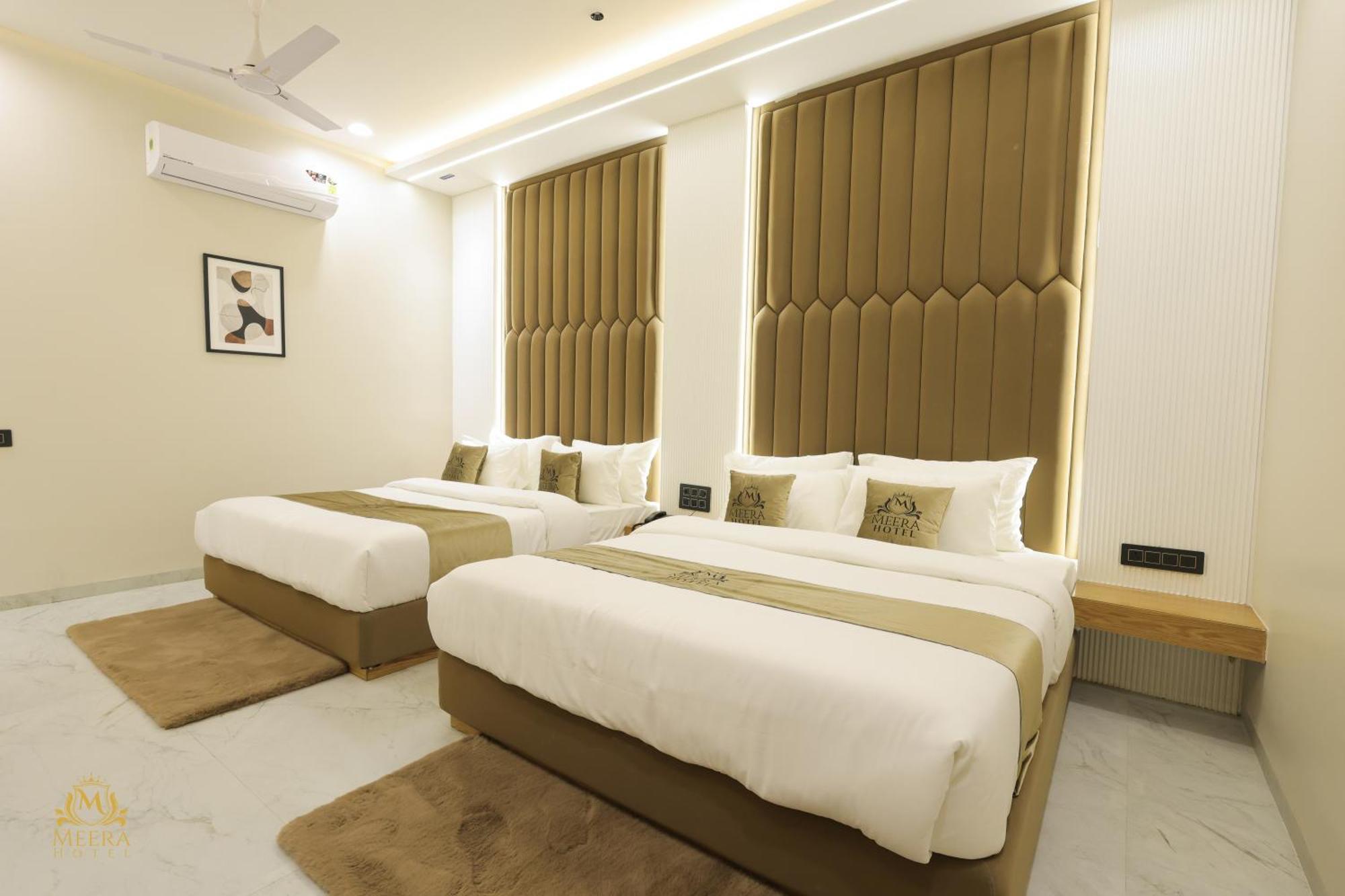 The Meera Hotel Ujjain Esterno foto