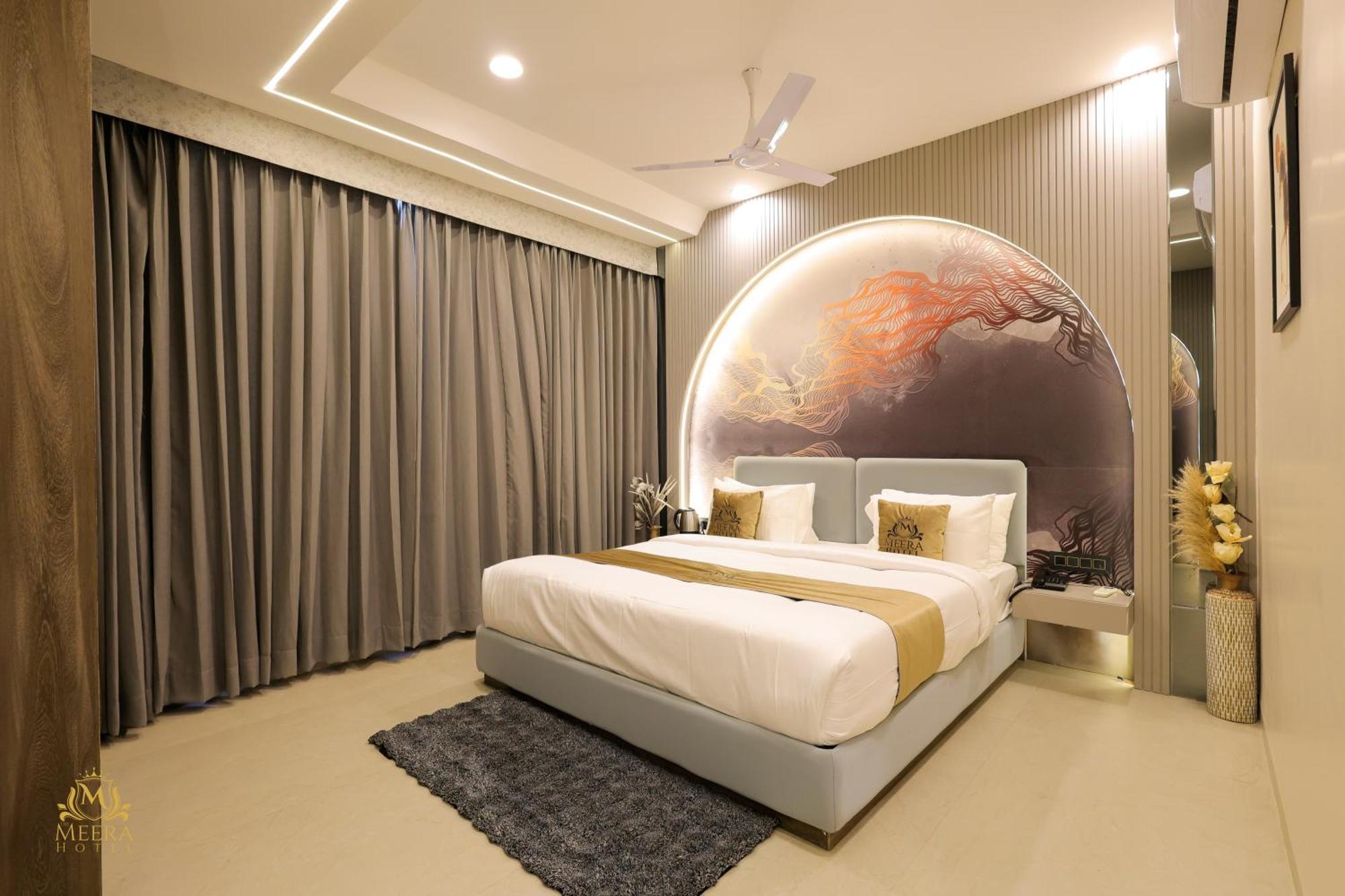 The Meera Hotel Ujjain Esterno foto