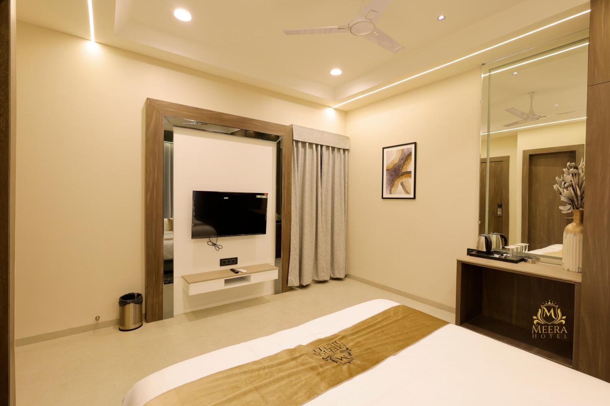 The Meera Hotel Ujjain Esterno foto