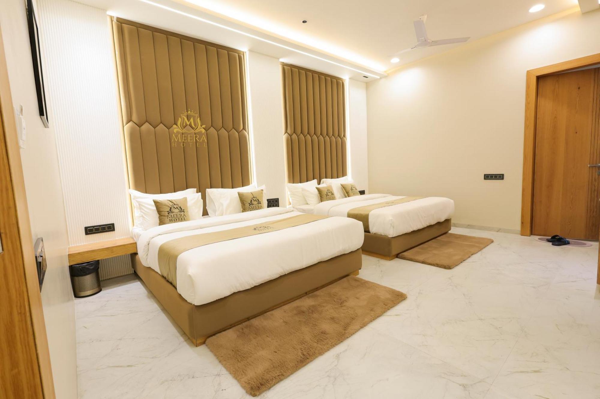 The Meera Hotel Ujjain Esterno foto