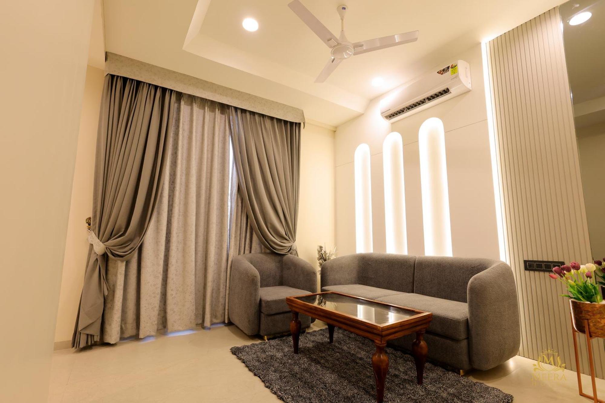 The Meera Hotel Ujjain Esterno foto